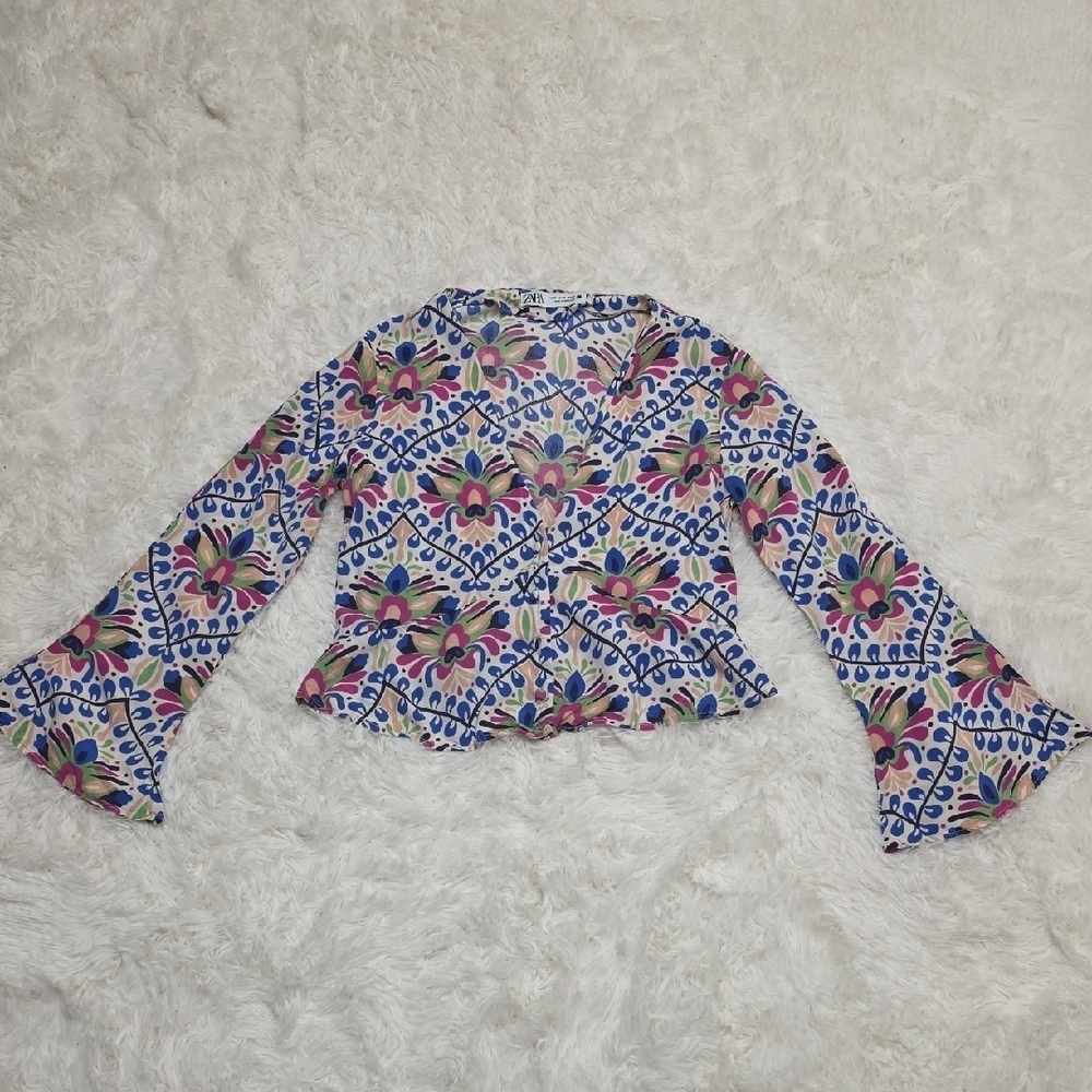 Zara Multicolor Floral Bell Sleeve Blouse. Size XS